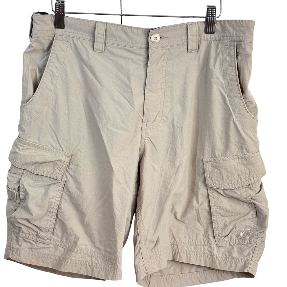 REI Co-op 8” Cargo Youth Camp Shorts Beige Pockets Sz Large 33W Outdoor Hiking